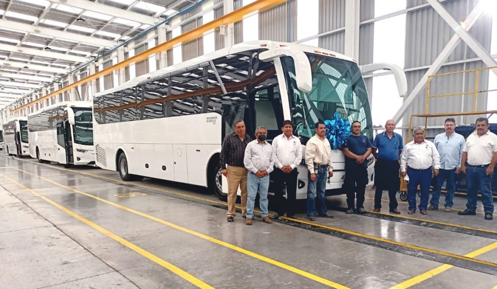 Volkswagen-Camiones-y-Buses-entrega-Volksbus- Cardenales-de-Oriente.jpg
