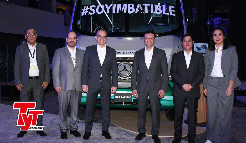 Equipo Difrenosa, liderado por Jaime Tamez, con Alexandre Nogueira, CEO de Daimler Buses México.